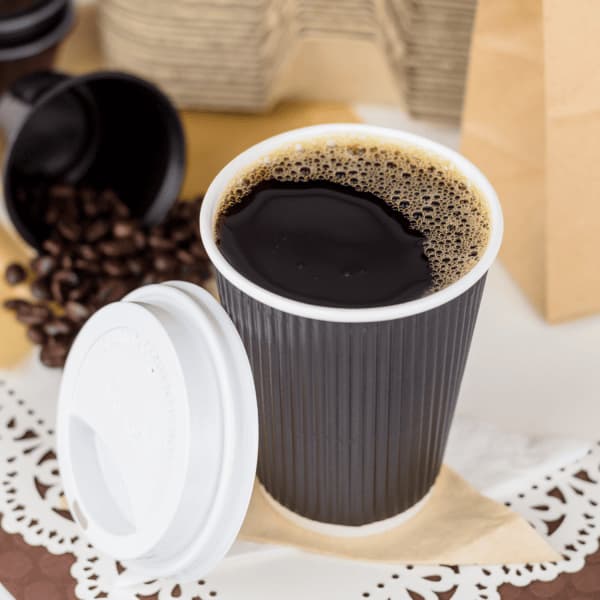 قهوه اسپرسو در لیوان بیرون بر